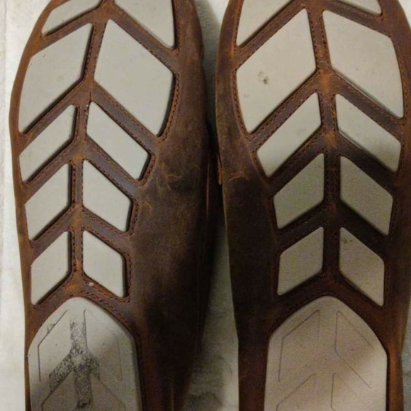 UGG Henrick Loafer - Picture 2 of 6